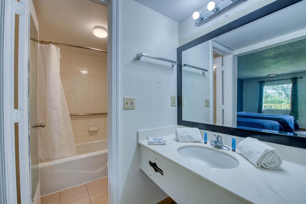 Zen Living Suites Extended Stay - Jacksonville - University Blvd Εξωτερικό φωτογραφία